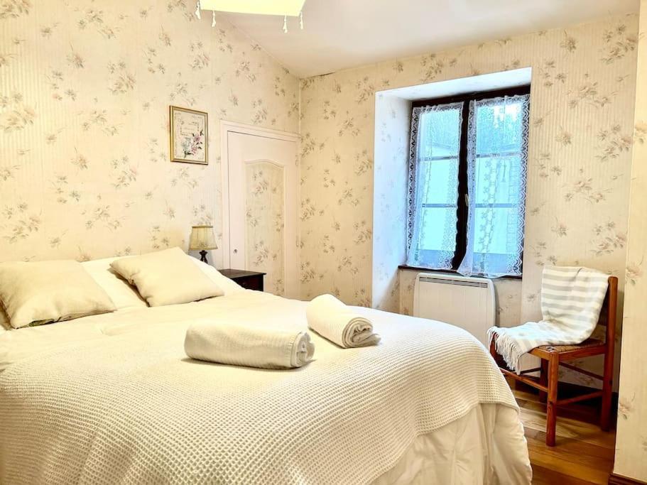 Maison Paisible Avec Lac Prive Secondigny Bagian luar foto